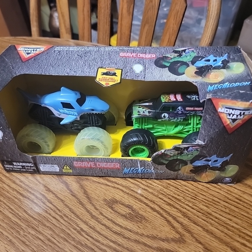 Monster Jam GRAVE DIGGER & MEGALODON 2pk Light-Up Mini Monster Trucks 1:43 Scale